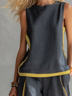 Leila - Elegante y casual conjunto de chaleco y pantalón de algodón y lino gris con ribete bicolor.