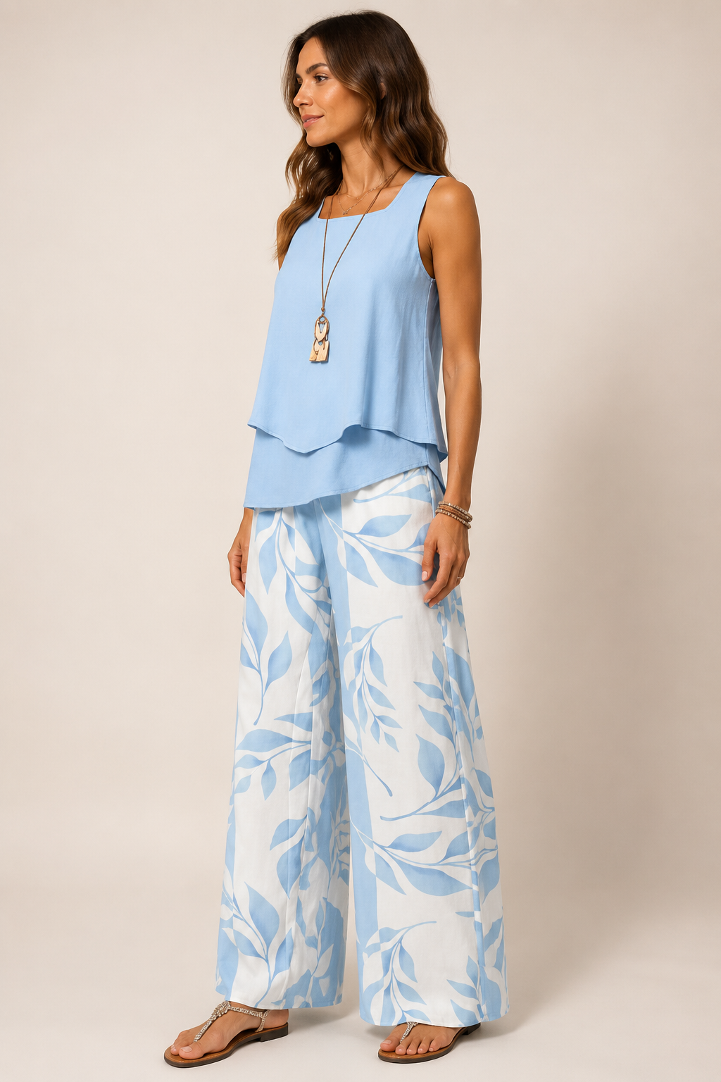Olalla™ | Completo azzurro cielo camicetta e pantaloni botanici