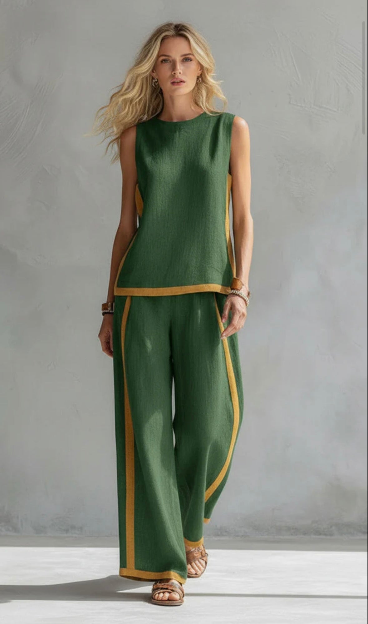 Leila - Elegante y casual conjunto de chaleco y pantalón de algodón y lino gris con ribete bicolor.